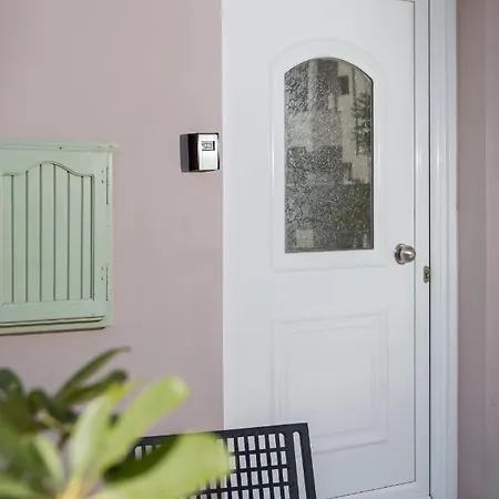 Mary's Maisonette * Cos