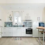 Mary's Maisonette * İstanköy