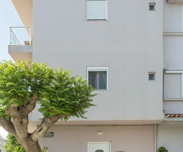 Mary's Maisonette * コス・タウン